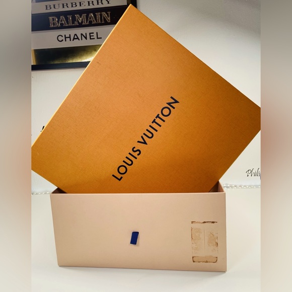 Authentic Louis Vuitton box empty - Picture 4 of 11